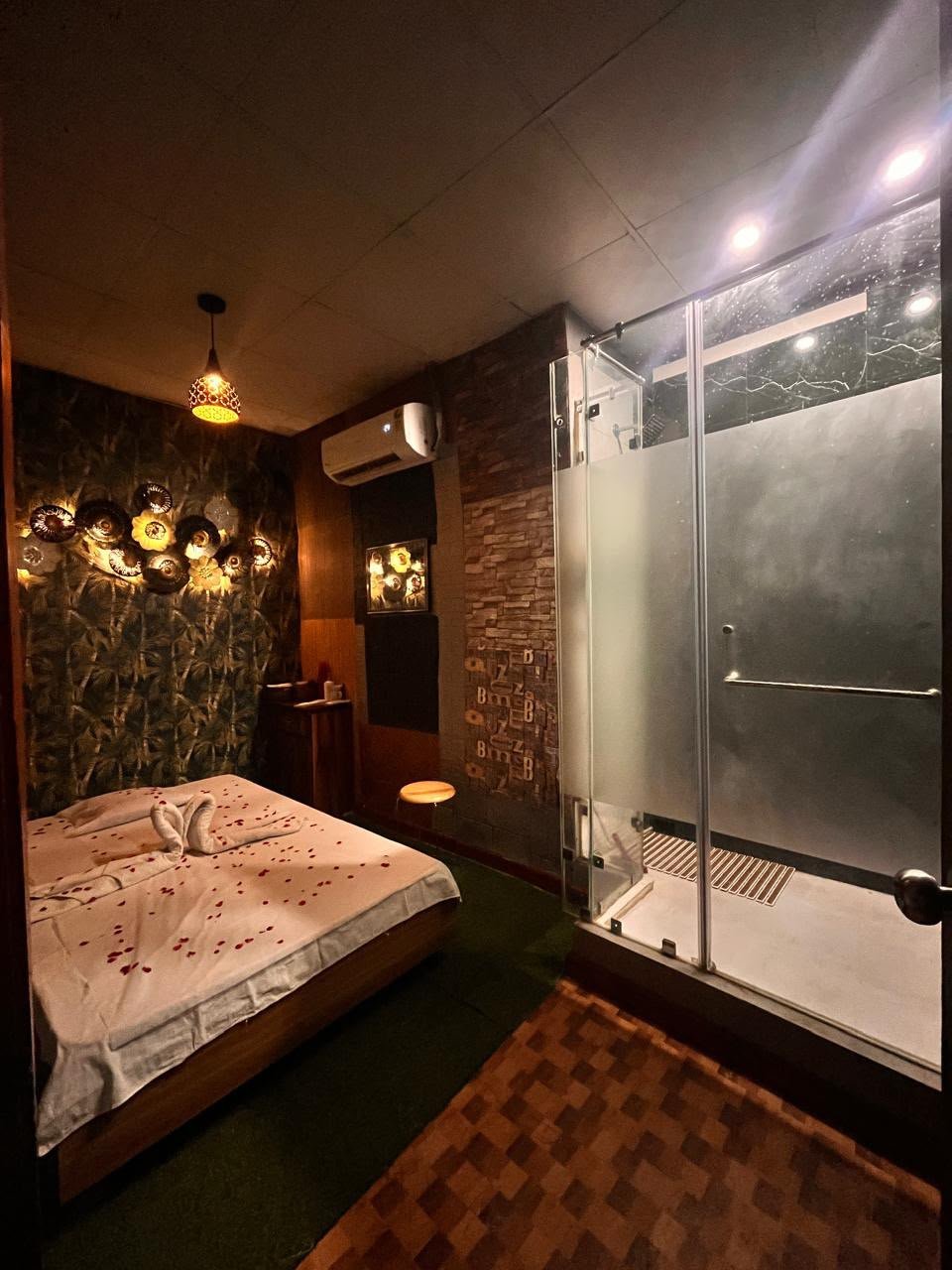 Steam therapy suite at Lavella Wellness