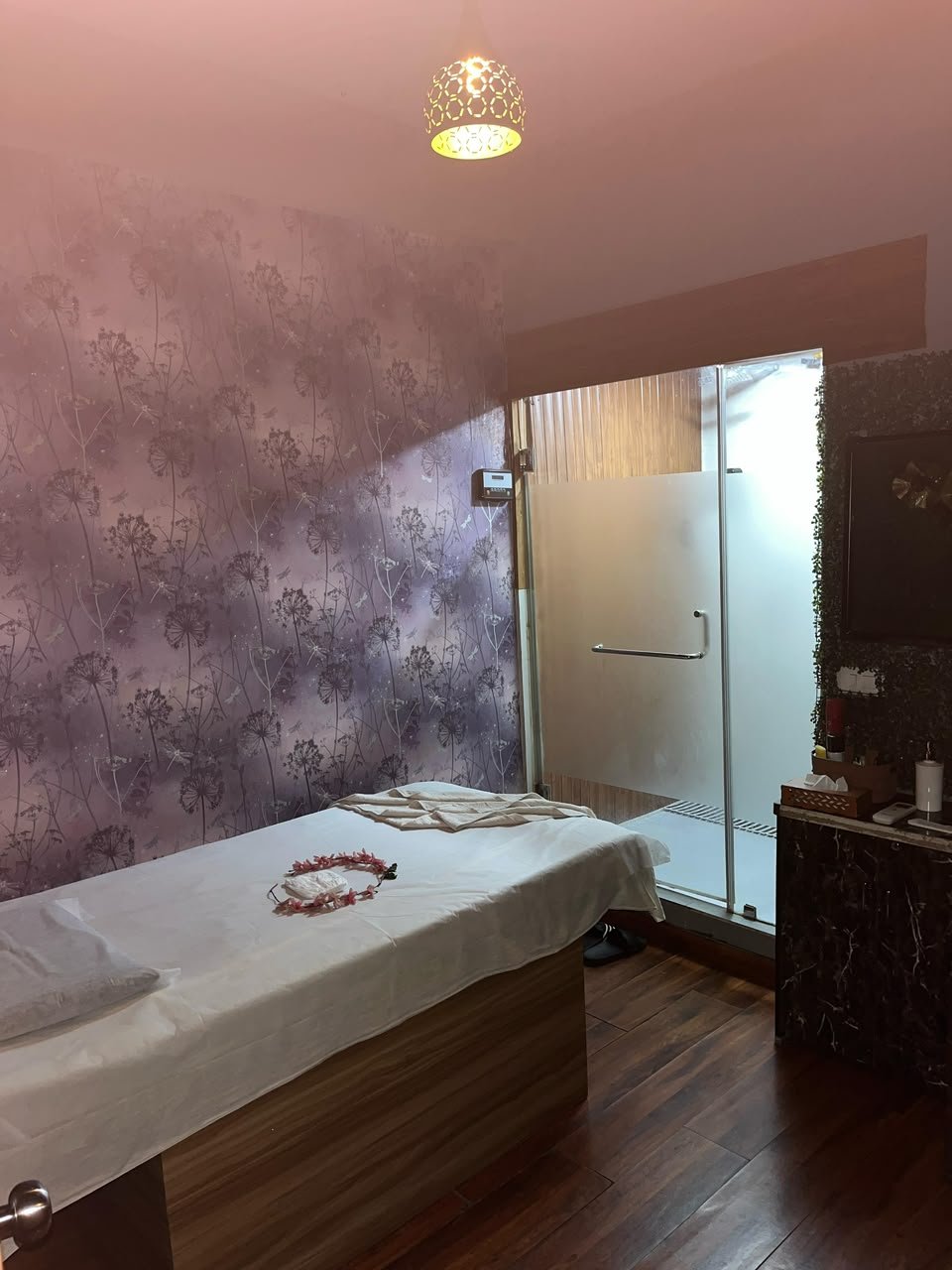 Private treatment suite at Lavella Wellness